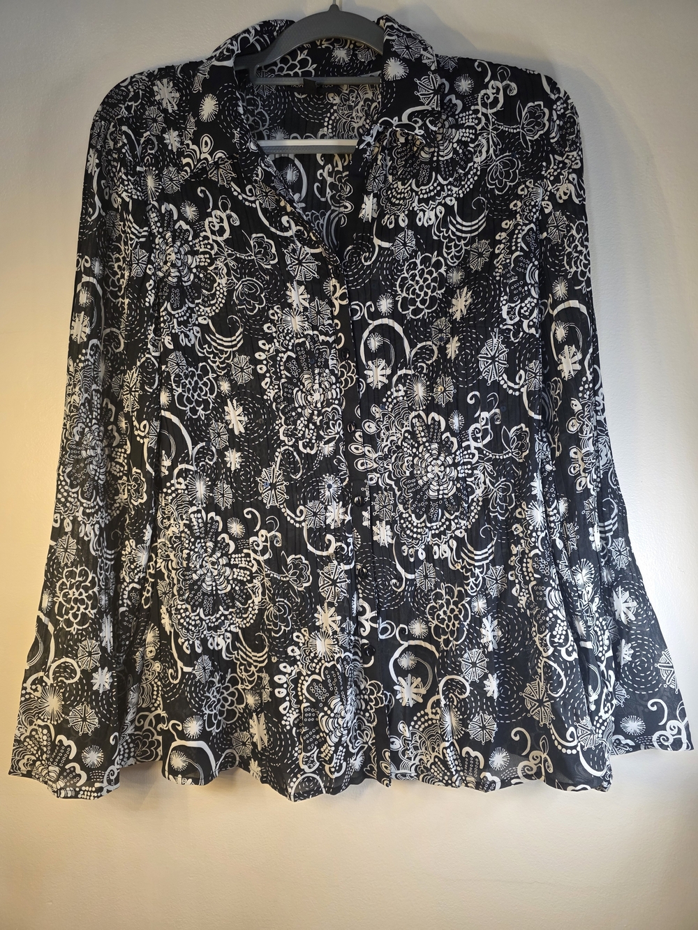 Vintage Fashion Bug Black and White Floral Button-Down Shirt